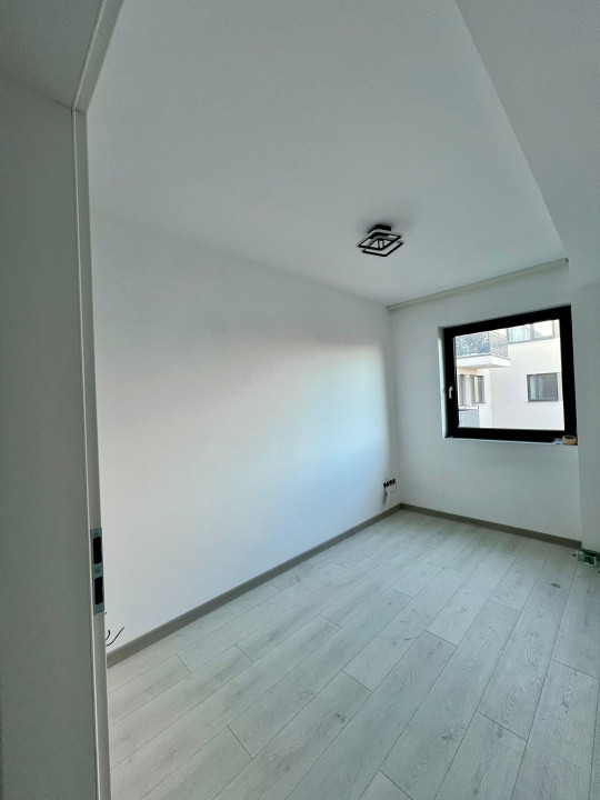 Apartament 3 camere, 70 mp utili, balcon, parcare, finisat, zona Pod IRA