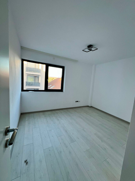 Apartament 3 camere, 70 mp utili, balcon, parcare, finisat, zona Pod IRA