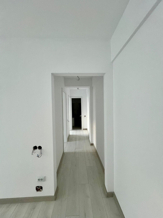 Apartament 3 camere, 70 mp utili, balcon, parcare, finisat, zona Pod IRA