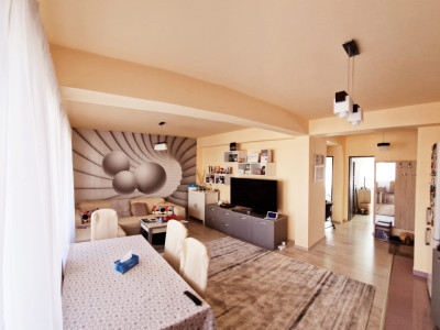 Apartament de 3 camere, finisat mobilat, parcare exterioara,Urusagului