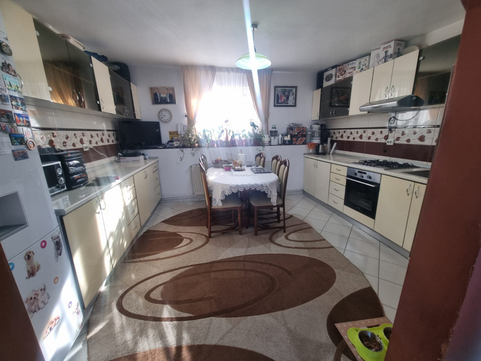 Casă individuală, cu 3 camere, pod, pivniță, 110 mp, Oașului 