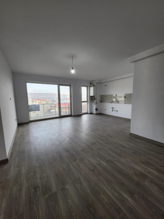 Apartament cu 3 camere, 59 mp, parcare, balcon, zona Eroilor