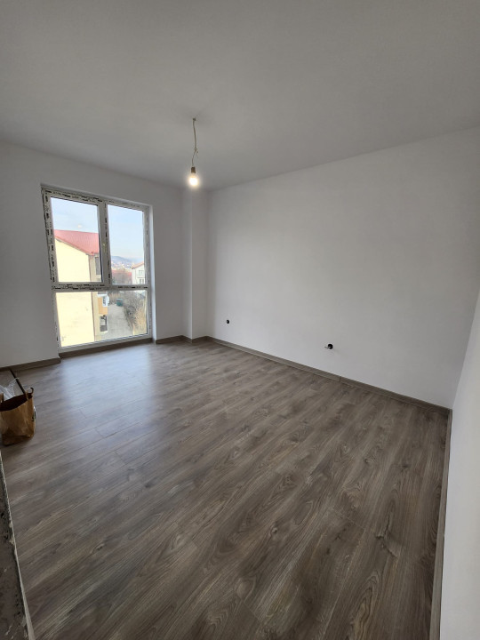 Apartament cu 3 camere, 59 mp, parcare, balcon, zona Eroilor