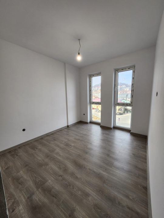 Apartament cu 3 camere, 59 mp, parcare, balcon, zona Eroilor