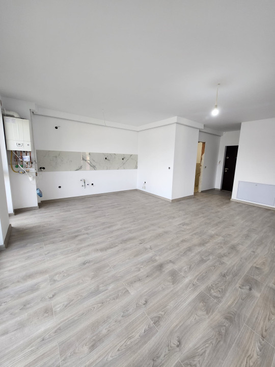 Apartament cu 3 camere, 59 mp, parcare, balcon, zona Eroilor