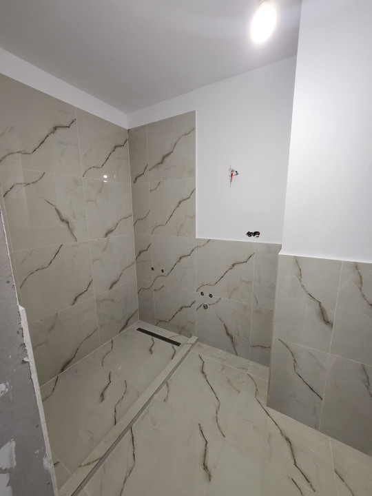 Apartament cu 3 camere, 59 mp, parcare, balcon, zona Eroilor