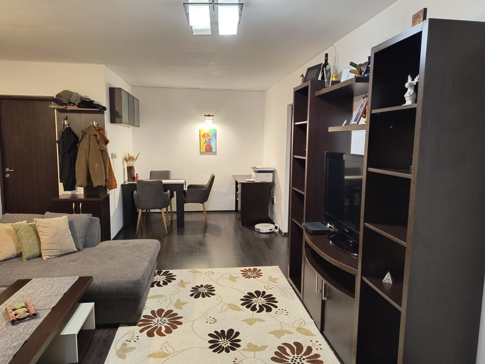 Apartament cu 3 camere, 58 mp, parcare, zona Terra