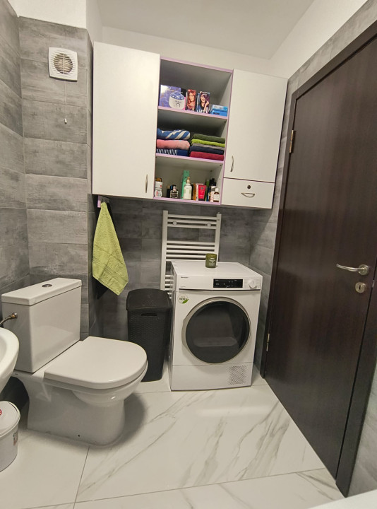 Apartament cu 3 camere, 58 mp, parcare, zona Terra