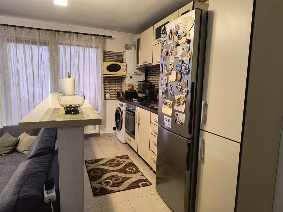 Apartament cu 3 camere, 58 mp, parcare, zona Terra