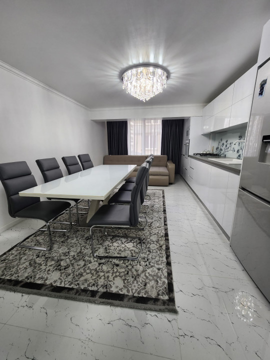 Apartament cu 3 camere, 56 mp, balcon, zona Eroilor