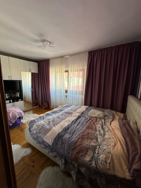 apartament cu 3 camere decomandate