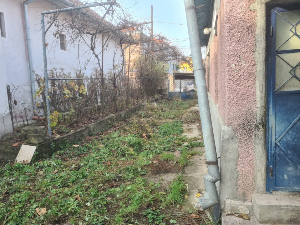 Casa cu teren, 90,2 mp utila cu 1,025 mp teren, zona Centrala 