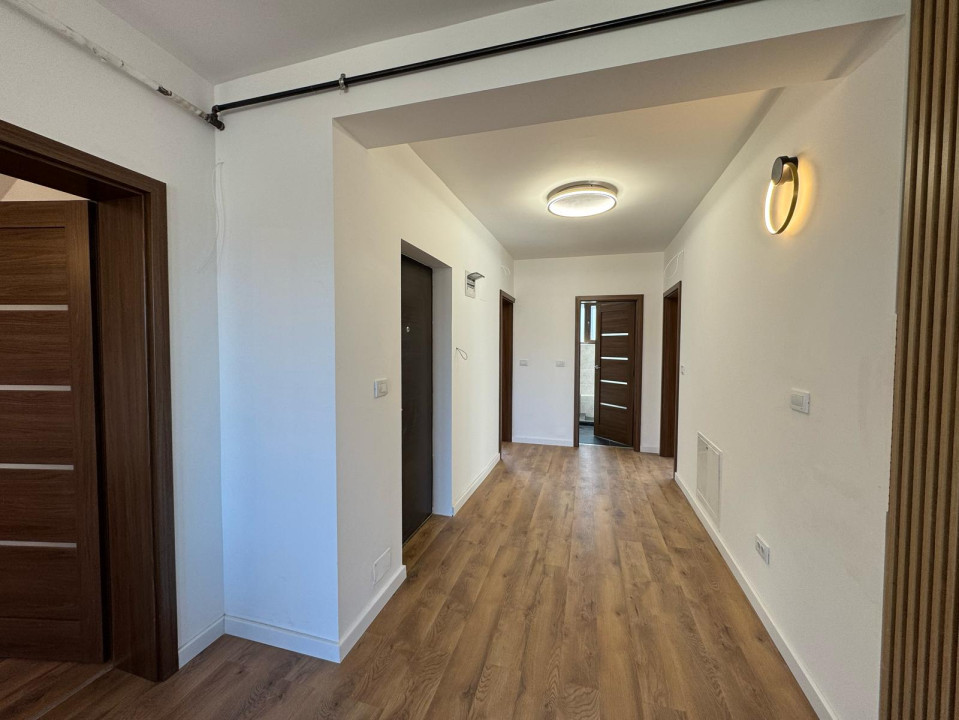 Apartament 4 camere + 4 parcari, Gruia, 103 mp.