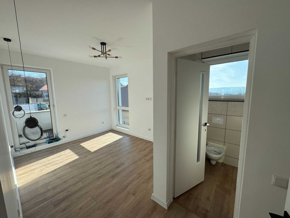 Casa superbă cu curte, terasă și 4 locuri de parcare.