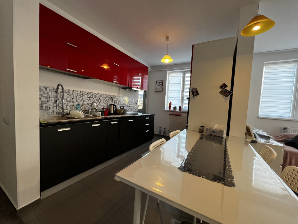 Apartament de 3 camere, 72 mp, loc de parcare, zona Subcetate