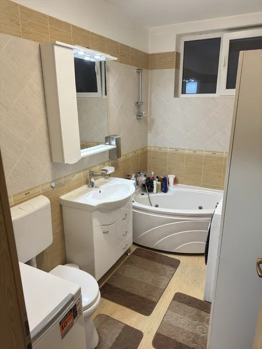 Apartament cu 2 camere, 50 mp, balcon, zona Eroilor