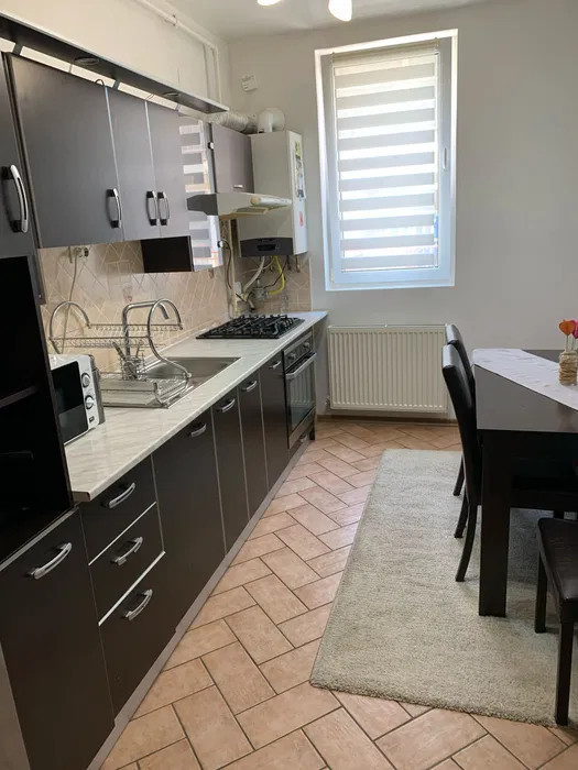 Apartament cu 2 camere, 50 mp, balcon, zona Eroilor