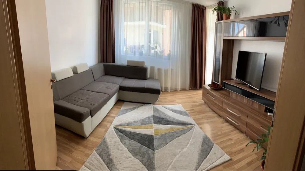 Apartament cu 2 camere, 50 mp, balcon, zona Eroilor