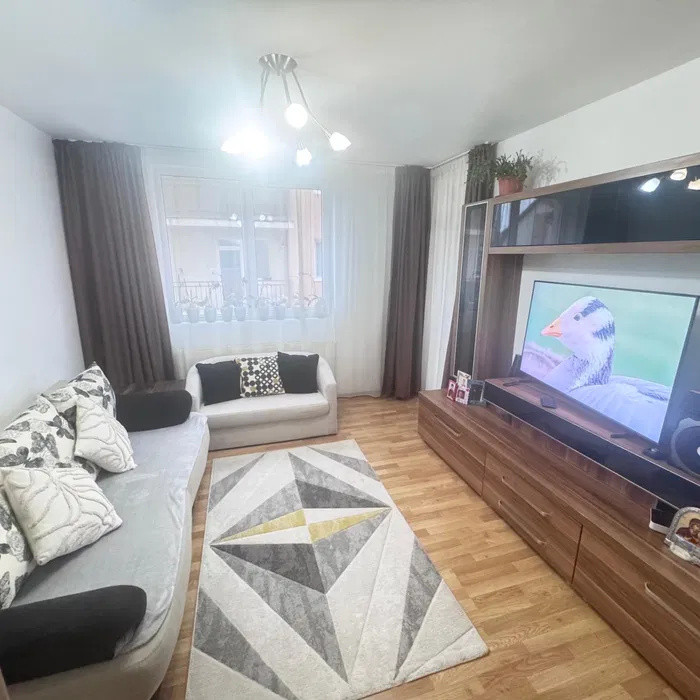 Apartament cu 2 camere, 50 mp, balcon, zona Eroilor