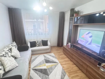 Apartament cu 2 camere, 50 mp, balcon, zona Eroilor