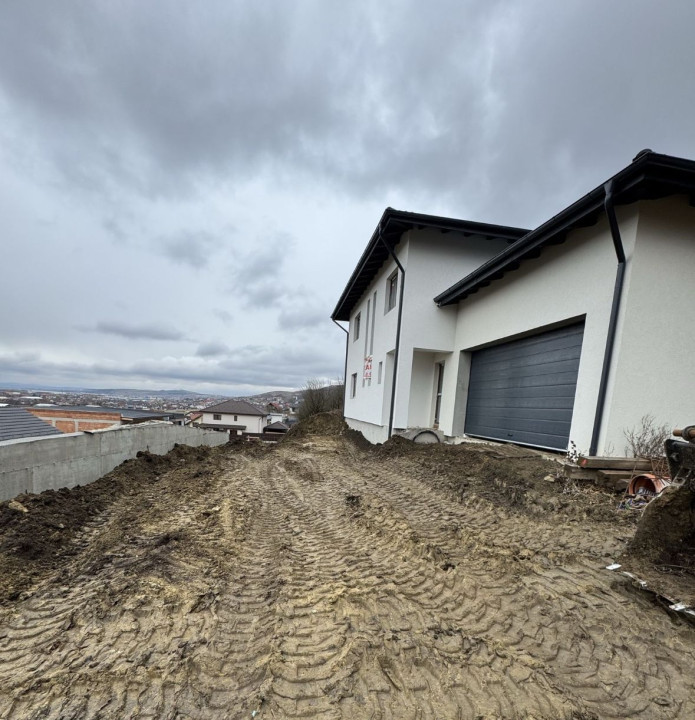 Casă individuală în Dezmir, 5 camere, garaj, 170mp, teren 500 mp.