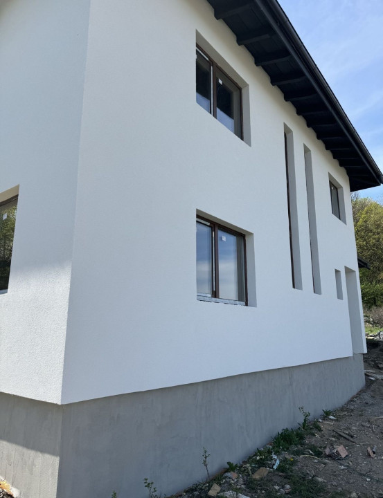 Casă individuală în Dezmir, 5 camere, garaj, 170mp, teren 500 mp.