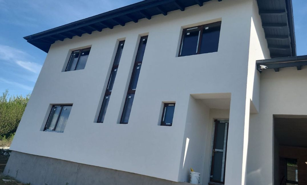 Casă individuală în Dezmir, 5 camere, garaj, 170mp, teren 500 mp.