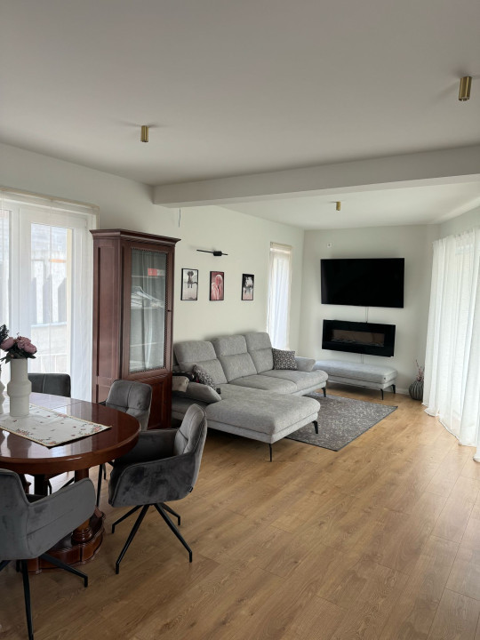 Casă tip duplex, 4 camere, 130 mp utili, 3 băi, teren 300 mp, Andrei Mureșanu