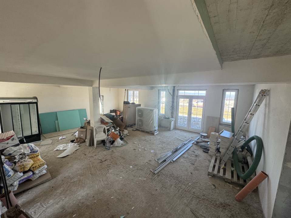 Casă individuală, 430 mp utili, 800 mp teren, zona Sălicea