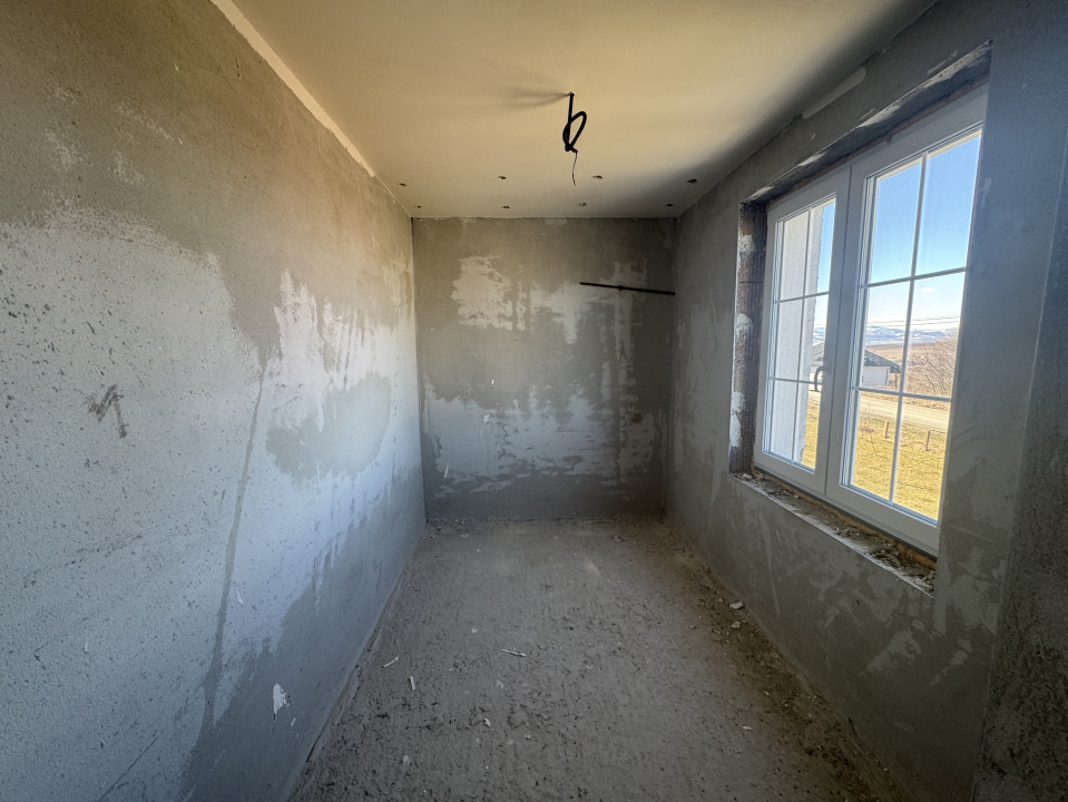 Casă individuală, 430 mp utili, 800 mp teren, zona Sălicea