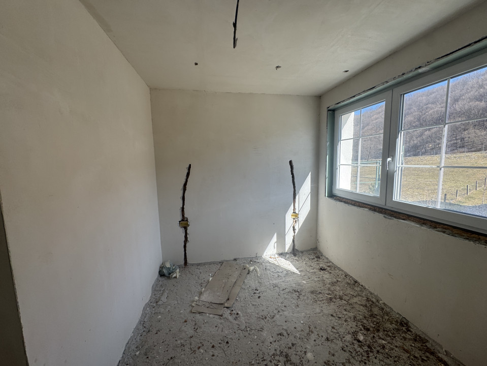 Casă individuală, 430 mp utili, 800 mp teren, zona Sălicea