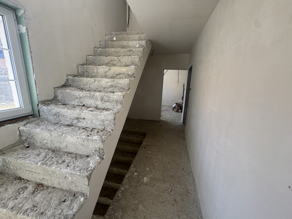 Casă individuală, 430 mp utili, 800 mp teren, zona Sălicea