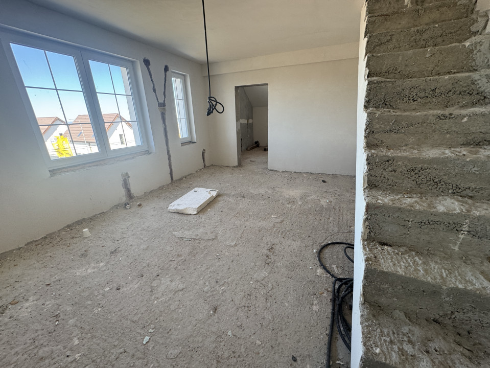 Casă individuală, 430 mp utili, 800 mp teren, zona Sălicea