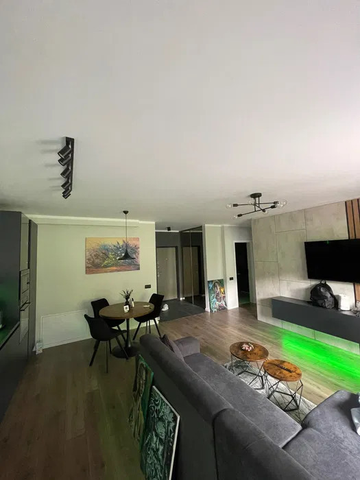 Apartament cu 2 camere, 53 mp, balcon, zona Teilor