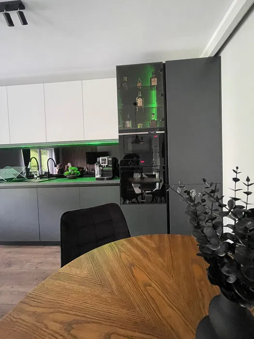 Apartament cu 2 camere, 53 mp, balcon, zona Teilor