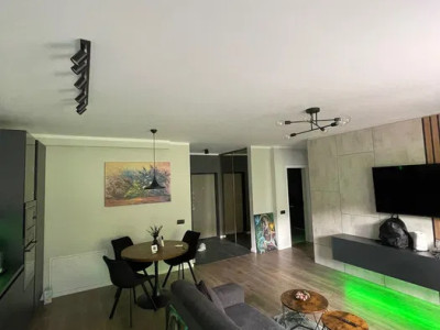 Apartament cu 2 camere, 53 mp, balcon, zona Teilor