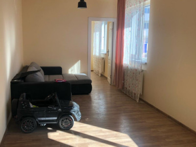 Apartament cu 3 camere