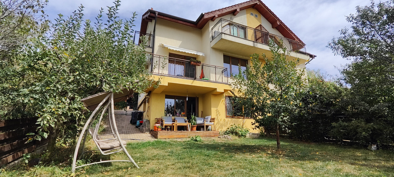 Casă în Baciu, 6 camere, 3 niveluri, 180 mp utili, panoramă spectaculoasă
