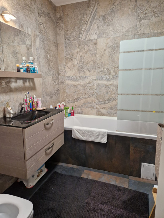 Apartament de 3 camere,67 mp,cu gradina,loc de parcare, zona Teilor