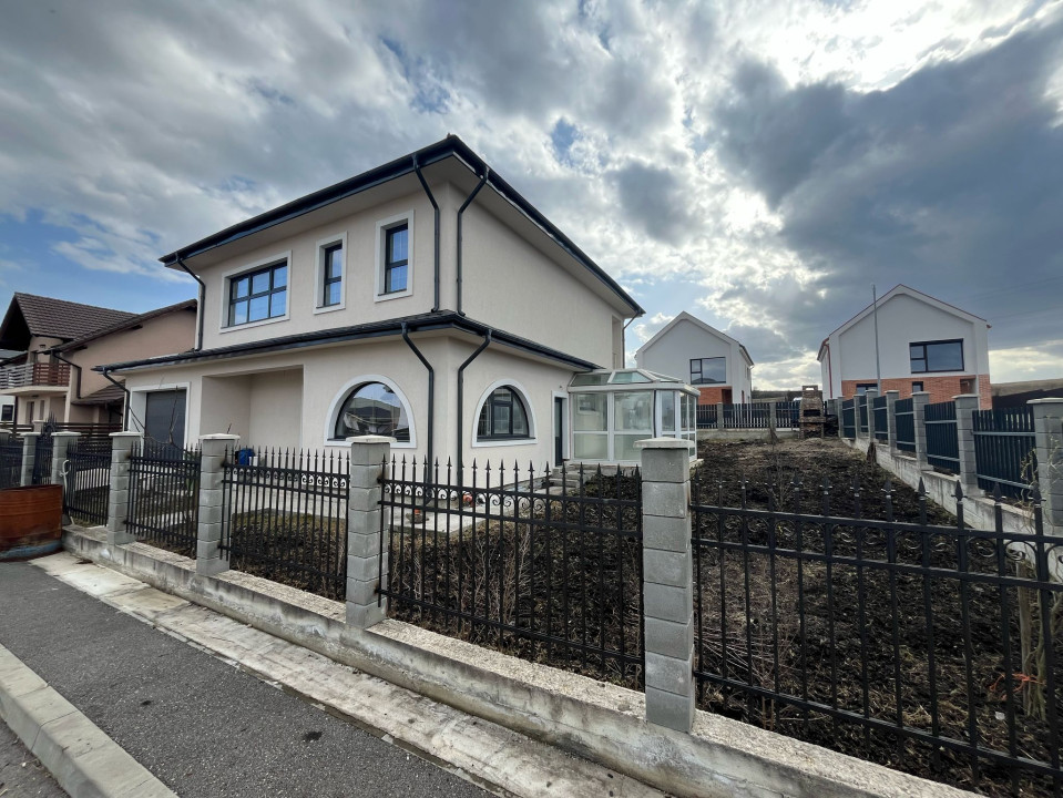 Casa individuala, 5 camere, 268mp si teren 500mp. Comuna Chinteni