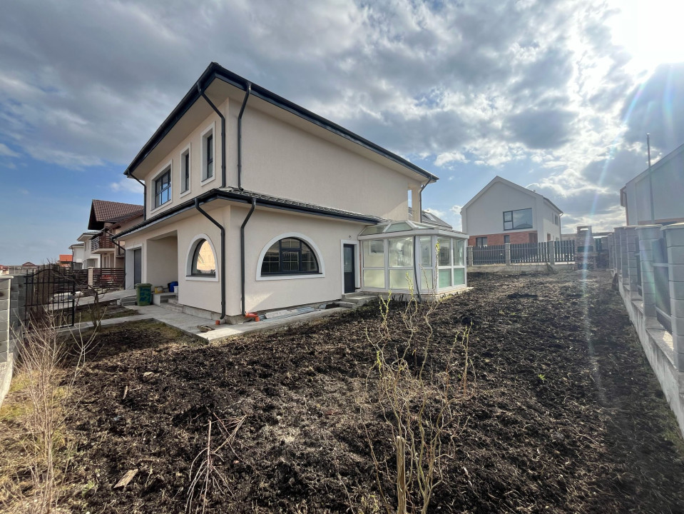 Casa individuala, 5 camere, 268mp si teren 500mp. Comuna Chinteni