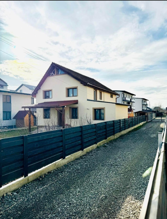 Casă individuală, 200 mp, 4 camere, teren 750 mp, Apahida