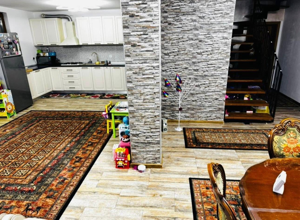 Casă individuală, 200 mp, 4 camere, teren 750 mp, Apahida