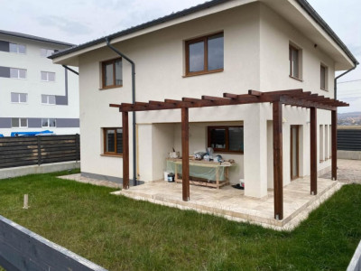 Casă individuală, 5 camere, 120 mp, teren 325 mp, Apahida