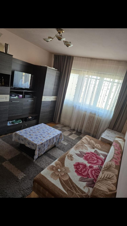 Apartament cu 3 camere , balcon , 1 boxa, zona Pritax Manastur