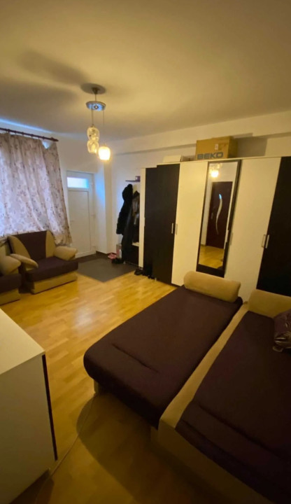 Garsonieră finisata cu curte comună 35mp centru.