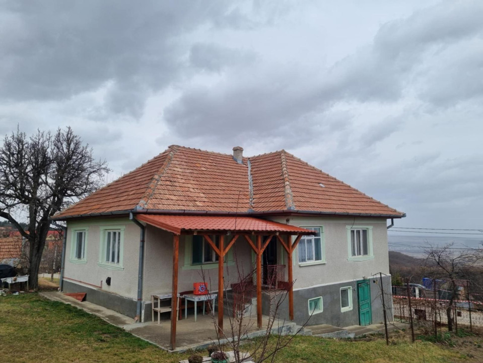 Casă individuală, 187 mp utili, teren 1242 mp, sat Gheorgheni