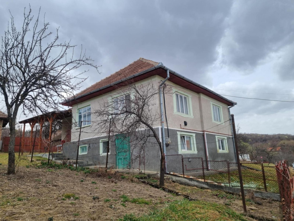 Casă individuală, 187 mp utili, teren 1242 mp, sat Gheorgheni
