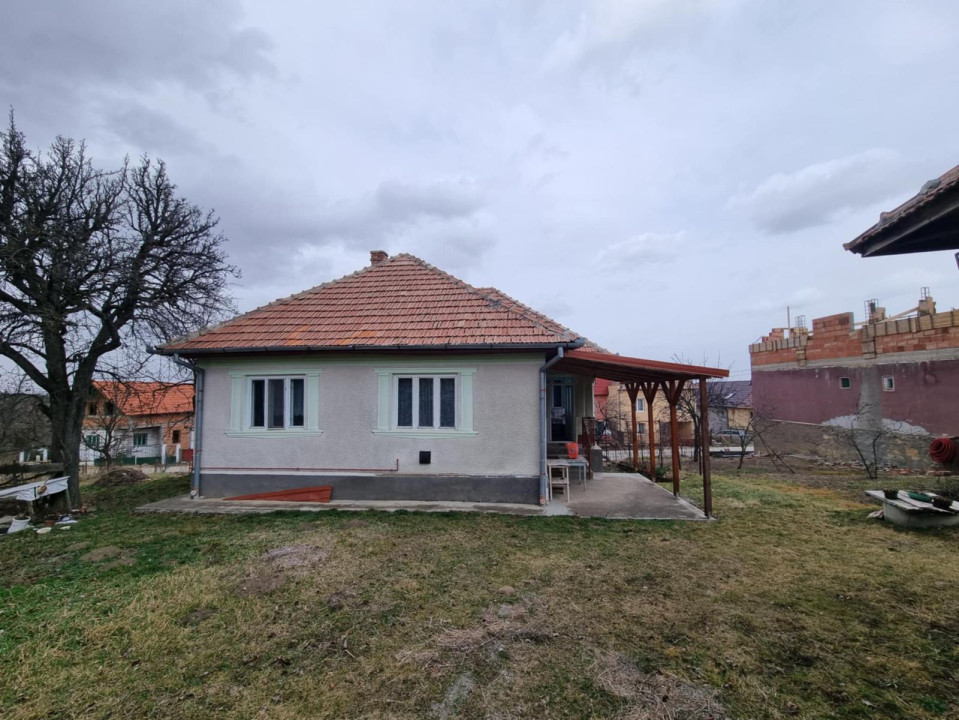 Casă individuală, 187 mp utili, teren 1242 mp, sat Gheorgheni