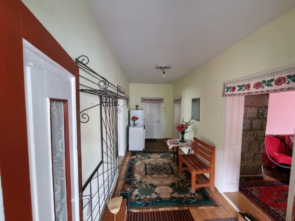 Casă individuală, 187 mp utili, teren 1242 mp, sat Gheorgheni